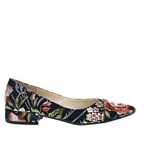 Brand new Kenneth Cole flats